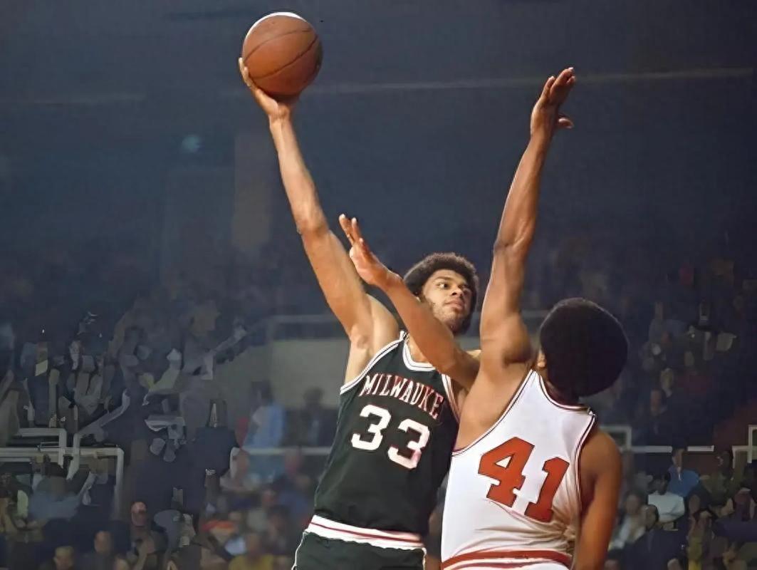 世界杯直播app安装-单赛季包揽MVP+FMVP+得分王有多难？NBA仅4人做到，詹姆斯无缘