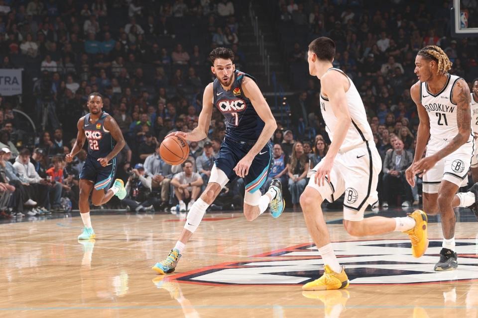 世界杯手机直播-紧追联盟第一！SGA伤停雷霆爆发冲突大胜篮网 麦凯恩21分加盟新高